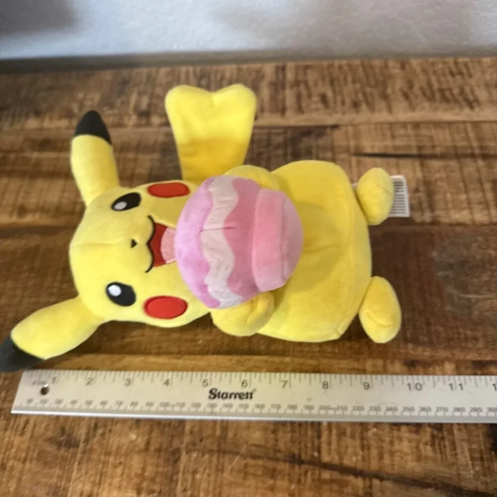 Pokémon 2022 Valentine's Day Pikachu Holding Cupcake 8” Plush Jazwares
